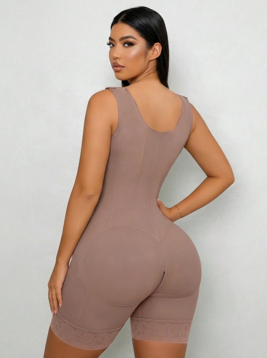 Fashion Couture Colombian-style faja bodysuit for women, featuring firm tummy control, butt lifting, and thigh slimming, worn by a model.